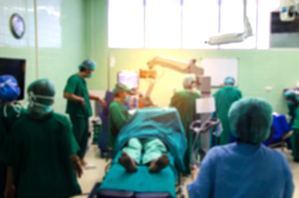 Borrosa de Cirujanos e Instrumentos Quirúrgicos en operación — Foto de Stock