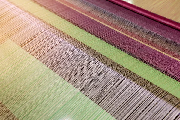 Плетіння ткацького верстата і човника на передовій — стокове фото