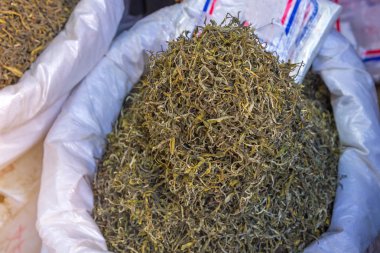 pazarda aldıktan sonra organik yeşil çay kuru süreç