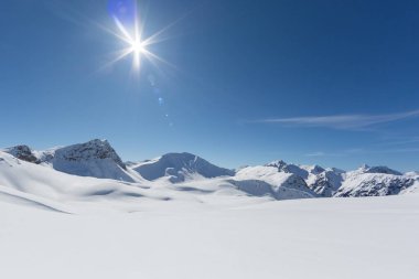 Schanfigg 'deki karlı dağlarla el değmemiş kış manzarası