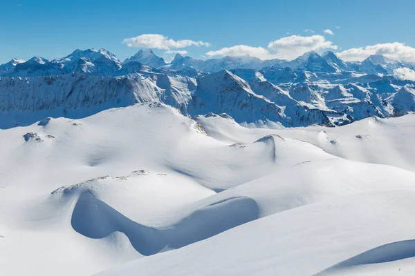 Snöig Vinterlandskap Med Schreckhorn Lauteraarhorn Och Finsteraarhorn Berg — Stockfoto