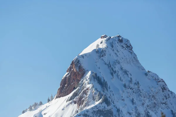 Pico Montaña Suiza Más Gruesa Mythen Invierno Con Cabaña Cruz — Foto de Stock