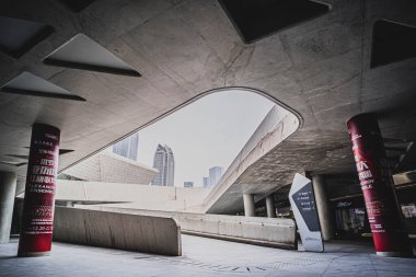 Guangzhou Opera Salonu, Guangzhou 'nun Guangzhou şehrindeki yeni bir opera binasıdır ve Guangzhou Opera Binası Çin' in en büyük üç tiyatrosundan biri haline gelmiştir.