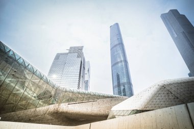 Guangzhou Opera Salonu, Guangzhou 'nun Guangzhou şehrindeki yeni bir opera binasıdır ve Guangzhou Opera Binası Çin' in en büyük üç tiyatrosundan biri haline gelmiştir.