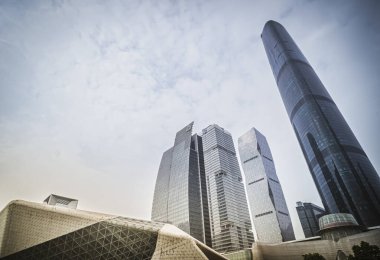 Guangzhou Opera Salonu, Guangzhou 'nun Guangzhou şehrindeki yeni bir opera binasıdır ve Guangzhou Opera Binası Çin' in en büyük üç tiyatrosundan biri haline gelmiştir.