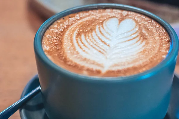 Une Tasse Café Latte Vue Dessus Avec Mousse Forme Feuille — Photo