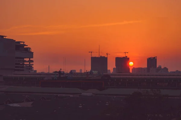 Panorama Stolicy Pejzaż Miejski Zachodzie Słońca Kolorowe Zachmurzone Niebo Zmierzch — Zdjęcie stockowe