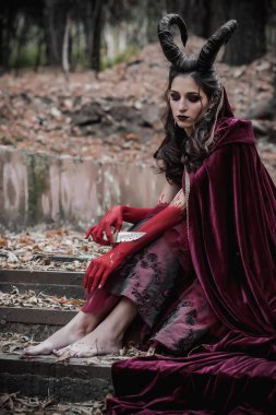 Ormandaki karanlık peri