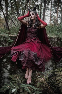 Ormandaki karanlık peri