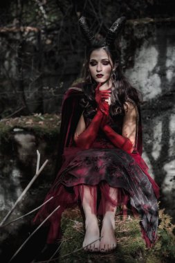 Ormandaki karanlık peri