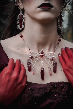 Ormandaki karanlık peri