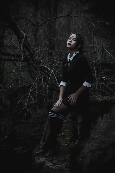 Sorcière Sous Forme Étudiant Dans Forêt — Photo