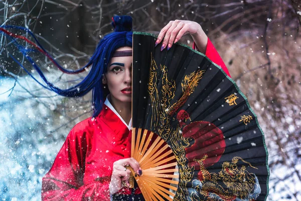 Geisha Cosplay Kimono Rosso Stile Anime Foto Stock