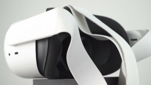 Sofia, Bulgarie - 12 09 2020 : Plan rapproché d'un casque Oculus Quest 2. — Video