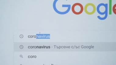 Sofya, Bulgaristan - 24 03 2021: Coronavirüs güncellemeleriyle ilgili Google araması
