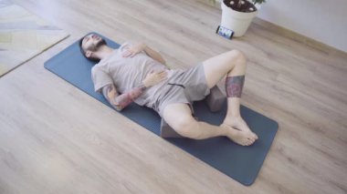Evde yoga nefes egzersizi. 