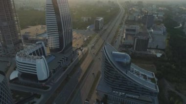 L biçimli düşük katlı ofis binası olan Başkent Fort İş Merkezi