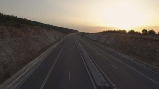 Aerial Drone View of Empty New Condition Road o zachodzie słońca — Wideo stockowe