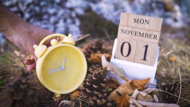 Ora legale che cambia un'ora, ripiego il primo novembre — Video Stock