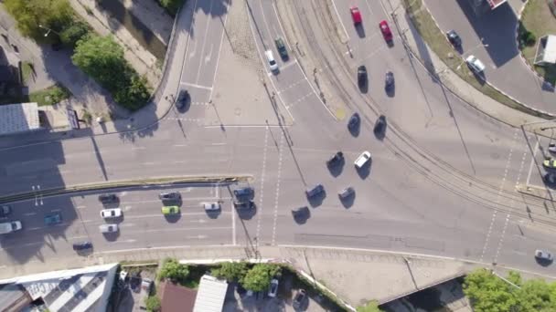 İHA şehir trafiğinin üst görüntüsü — Stok video