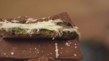 Fıstıklı Dubai çikolatası, tatlı reklamları ve lüks markalar için ideal..