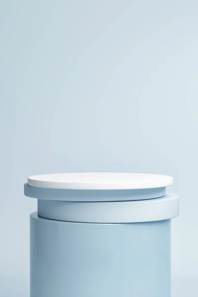 Pedestal Para Presentación Del Producto Fondo Azul Render Ilustración — Foto de Stock