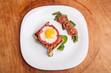 Beyaz tabakta Servis Kahvaltı