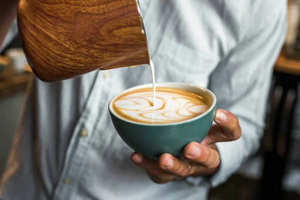 Cappuccino Disiapkan Bar — Stok Foto