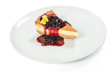  böğürtlenli ve nane şekerli kek