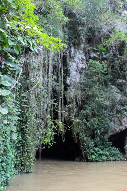 Şehirler ve Küba'nın kumsalları ile güzel bir yolculuk