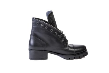 Kadın İtalyan deri ayakkabı, beyaz bir arka plan bahar deri çizmeler