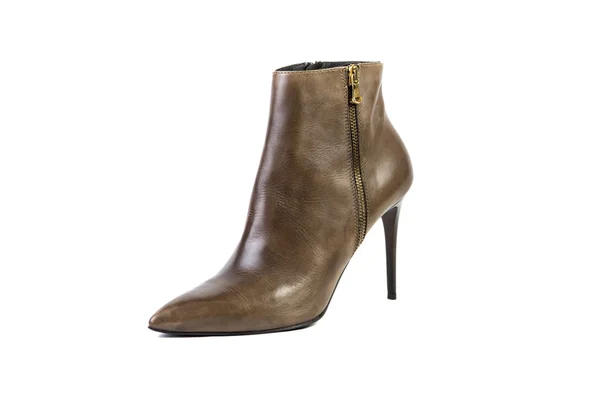 Bottes marron printemps pour femmes chaussures sur fond blanc, boutique en ligne — Photo