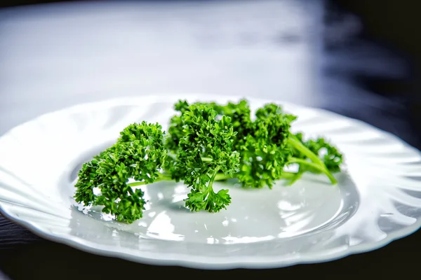 Parsley on a white plate, vegetarianism — Stock Photo, Image