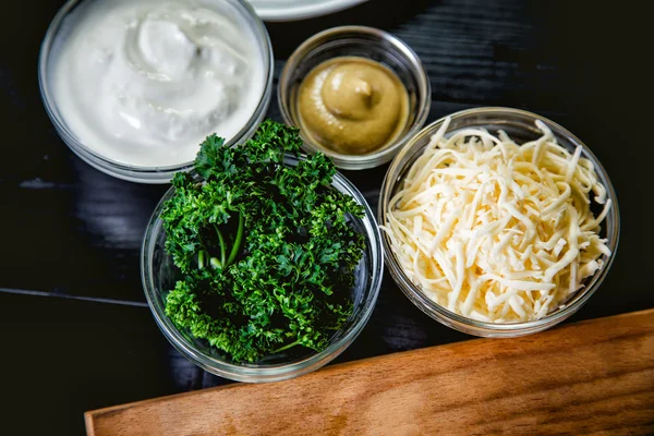 Grated cheese, the ingredients for the dishes — Stock Photo, Image
