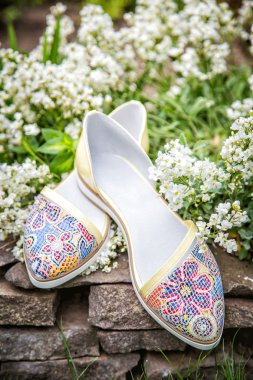 doğada, hafif yaz sandalet erkek ayakkabı reklam