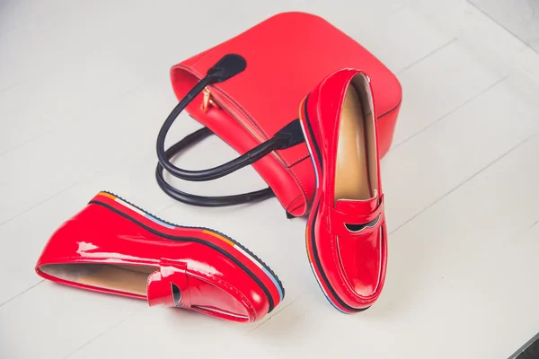 Červené boty, stylové lakýrky — Stock fotografie