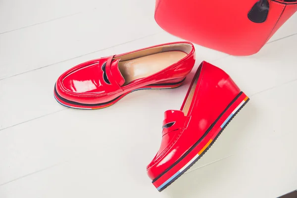 Red shoes, stylish patent leather shoes — Stock Photo, Image