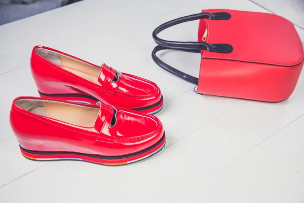 Red shoes, stylish patent leather shoes — Stock Photo, Image