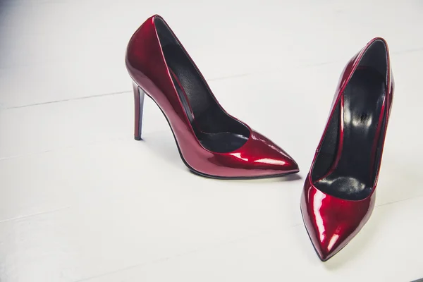 Damas de tacón alto rojo, zapatos italianos — Foto de Stock