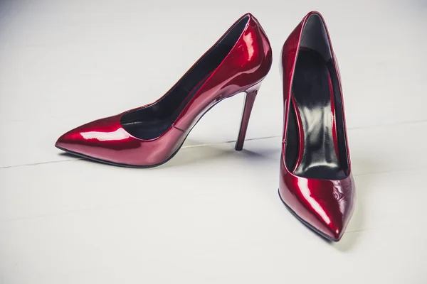 Damas de tacón alto rojo, zapatos italianos — Foto de Stock