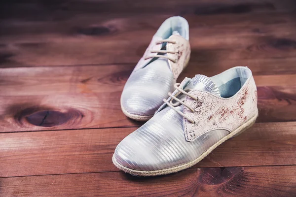 Silver skor italienska skor kvinnor skor — Stockfoto