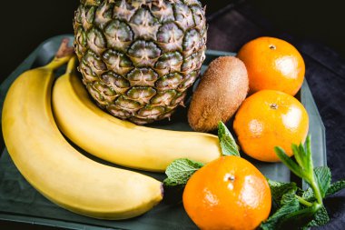 meyve meyve salatası için tatlılar mutfakta