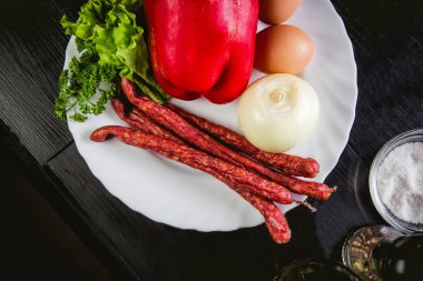 yumurta, yemek pişirmek için malzemeyi pişirmek ve yemek