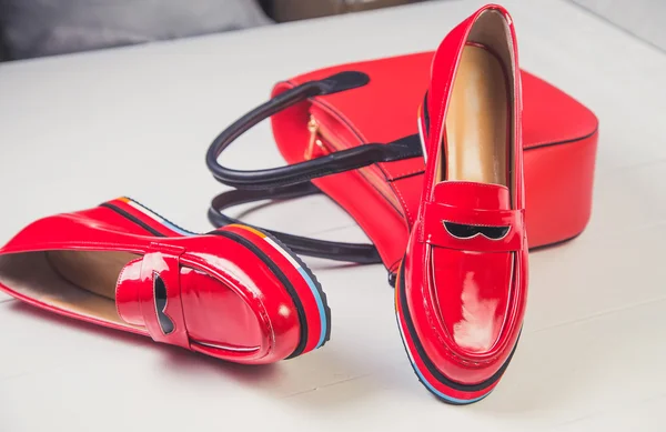 Red shoes, stylish patent leather shoes — Stock Photo, Image