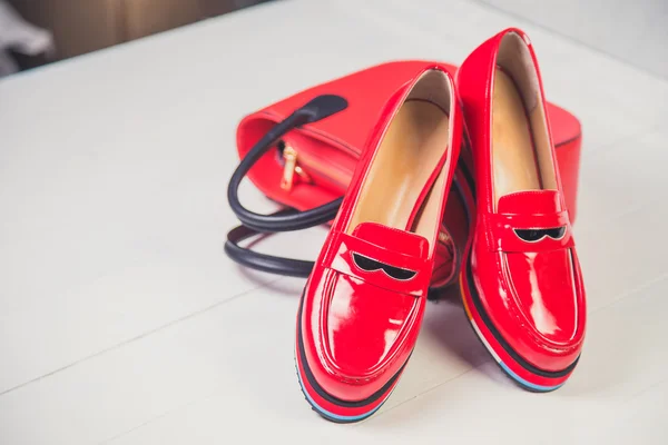 Red shoes, stylish patent leather shoes — Stock Photo, Image