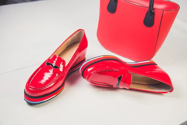 Chaussures rouges, chaussures élégantes en cuir verni — Photo