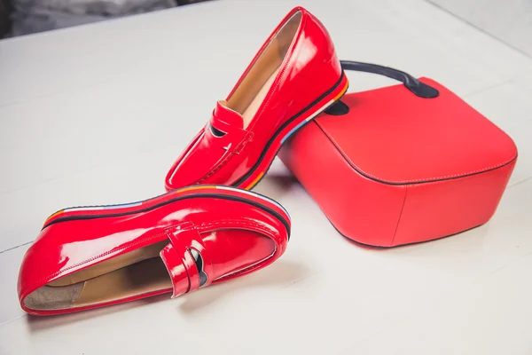 Red shoes, stylish patent leather shoes — Stock Photo, Image