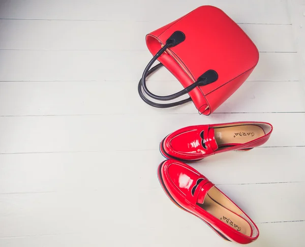 Červené boty, stylové lakýrky — Stock fotografie