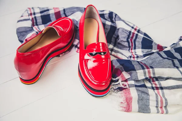 빨간 신발, 세련 된 특허 가죽 신발 — 스톡 사진