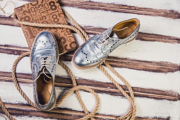 Pantofi argint italian pantofi femei — Fotografie, imagine de stoc